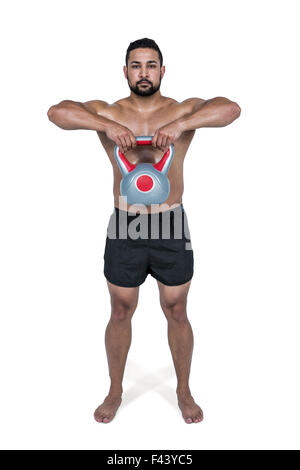 Muskulöser Mann heben schwere kettlebell Stockfoto