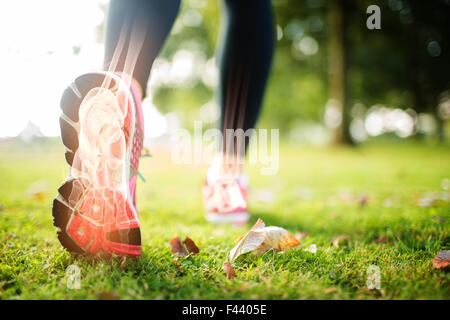 Hervorgehobene Fußknochen Joggen Frau Stockfoto