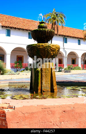 Santa Barbara Mission auf Laguna Street in Kalifornien. Im Jahre 1786 von Padre Fermin Lasuen gegründet Stockfoto