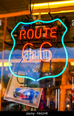 Leuchtreklame Fenster Route 66 in Williams, Arizona, die letzte Route 66 Stadt Bi-durch i-40 übergeben werden Stockfoto