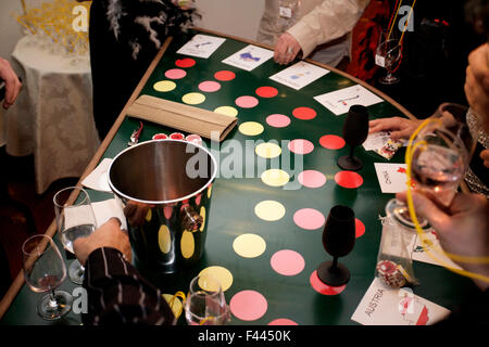 Wein-lustige Gesellschaftsspiel Roulette Stockfoto