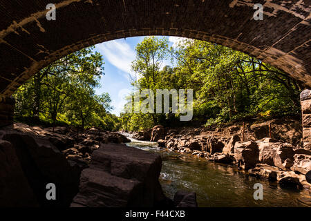 Brücke über den Fluss Elan entlang der Elan-Tal Stockfoto