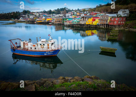 Castro, Chiloé, Chile. Region de Los Lagos. Casas Construidas En el Agua. Stockfoto