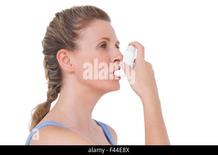 Frau mit Inhalator für asthma Stockfoto