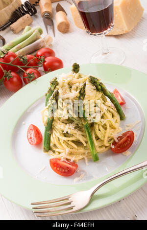 Pasta mit Spargel Stockfoto