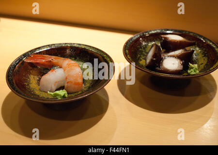 Garnelen Ebi Wasabi und Oktopus Tako sashimi Stockfoto