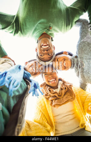 Junge Familie Kopf Kreisen zu tun Stockfoto