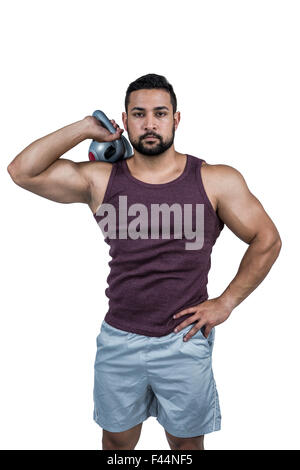 Muskuläre ernster Mann hält eine kettlebell Stockfoto