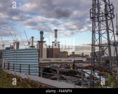 Als ein Teil der Sanierung der Battersea Power Station und den allgemeinen Bereich der Battersea Gas Inhaber werden entfernt Stockfoto