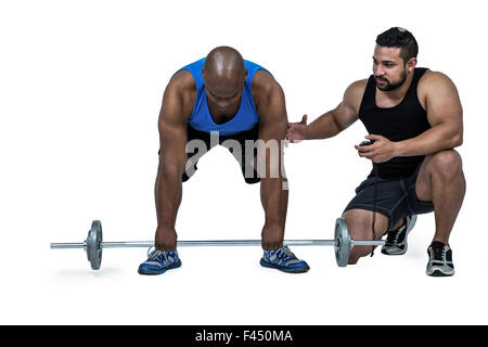 Man Hebe Langhantel mit trainer Stockfoto