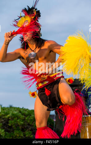 Native männlichen hawaiianische traditionelle Tanz bei Lua, Big Island, Hawaii, USA Stockfoto