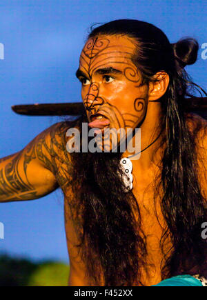 Native männlichen hawaiianische traditionelle Tanz bei Lua, Big Island, Hawaii, USA Stockfoto
