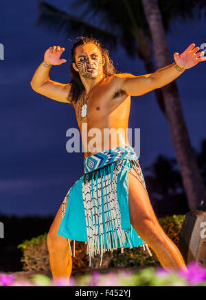 Native männlichen hawaiianische traditionelle Tanz bei Lua, Big Island, Hawaii, USA Stockfoto