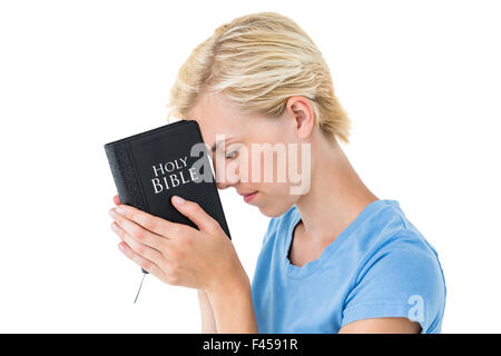 Hübsche blonde Frau Holding Bibel Stockfoto