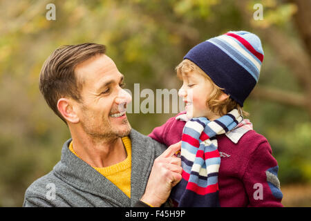 Glücklicher Vater und Sohn sahen einander Stockfoto