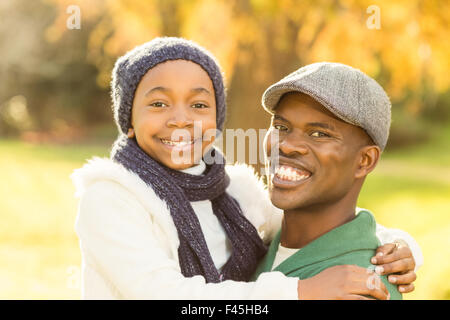 Porträt eines jungen Vaters und seiner Tochter Stockfoto