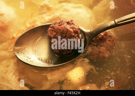 Suppe mit Frikadellen Stockfoto