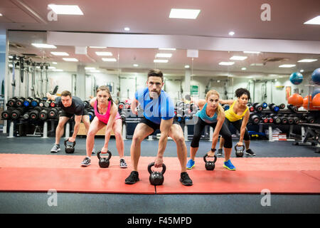 Trainieren Sie im Fitness-Klasse Menschen passen Stockfoto