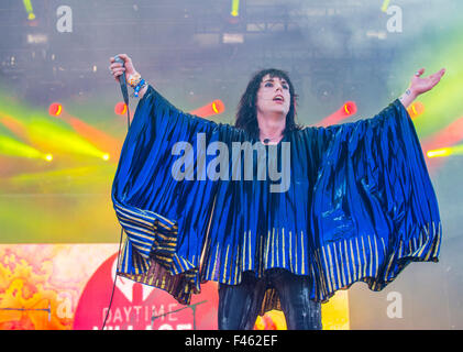 Sänger Luke Spiller von der Struts führt auf der Bühne der 2015 iHeartRadio Music Festival in Las Vegas Stockfoto