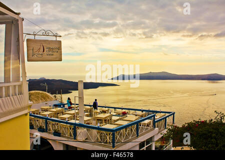 Sonnenuntergang in Santorin. Stockfoto
