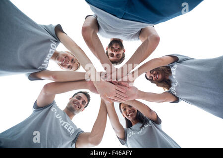 Freiwillige, die ihre Hände Zusammenstellung Stockfoto