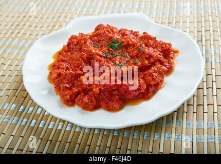 Muhammara - Paprika Dip ursprünglich aus Aleppo, Syrien, in der Levante und türkische Küche Stockfoto