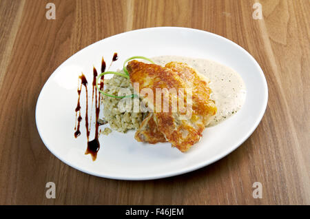 Chinese Chicken Curry serviert mit Reis. Stockfoto