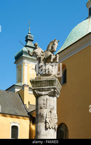 POZNAN, Polen - 20. August 2015: Ein Denkmal zu Posen Kavallerie, zeigt einen Soldaten zu Pferd mit einem Speer bewaffnet Stockfoto