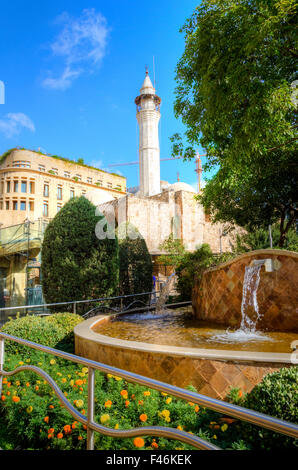 Einen Blick auf die Moschee Amir Assaf und eine Wasserfontäne in Downtown (Weygand Steet), Beirut im Libanon, im zentralen Stadtteil von Stockfoto