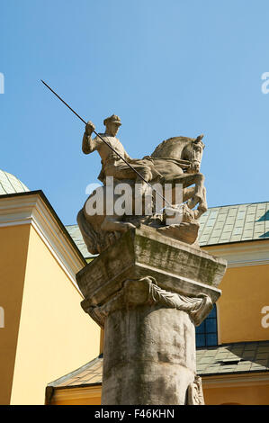 POZNAN, Polen - 20. August 2015: Ein Denkmal zu Posen Kavallerie, zeigt einen Soldaten zu Pferd mit einem Speer bewaffnet Stockfoto