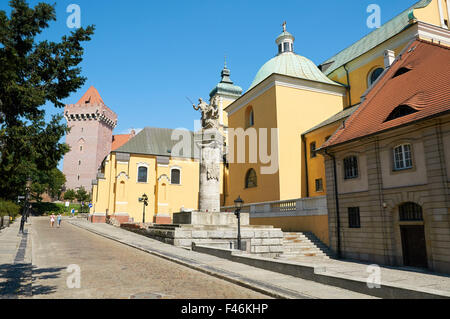 POZNAN, Polen - 20. August 2015: Ein Denkmal zu Posen Kavallerie, zeigt einen Soldaten zu Pferd mit einem Speer bewaffnet Stockfoto