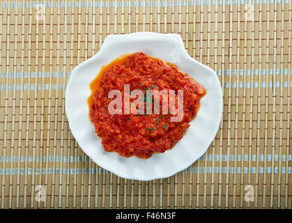 Muhammara - Paprika Dip ursprünglich aus Aleppo, Syrien, in der Levante und türkische Küche Stockfoto