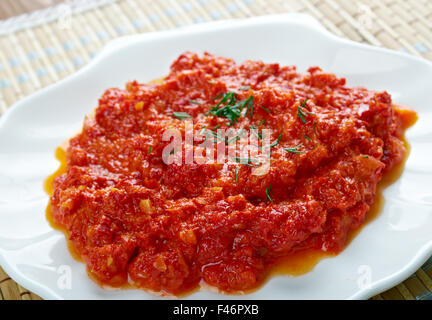 Muhammara - Paprika Dip ursprünglich aus Aleppo, Syrien, in der Levante und türkische Küche Stockfoto