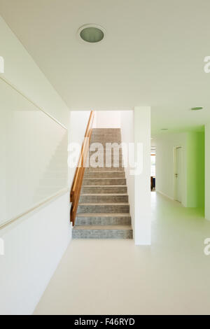 neue Architektur, Interieur, School, Treppenhaus-Ansicht Stockfoto