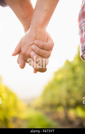Nahaufnahme eines Paares, die Hand in Hand Stockfoto