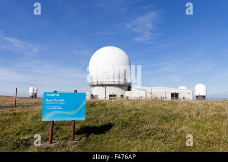 National Air Traffic Services Radarstation auf dem Gipfel des großen Dun fiel Cumbria UK Stockfoto