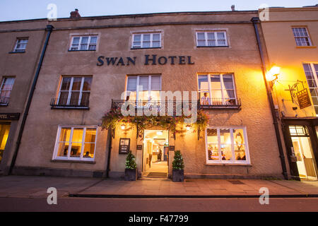 Swan Hotel, Wells, Somerset, England, Großbritannien Das Schwan-Hotel im Zentrum von Brunnen ist ein beliebter Ort für Hochzeiten mit Wells Cathedral Blick Stockfoto