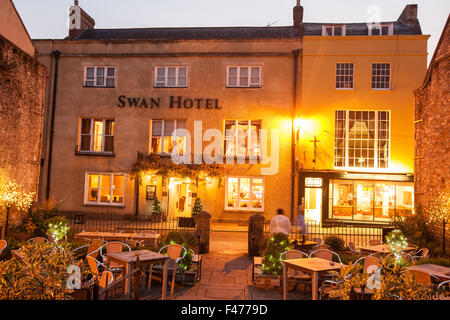 Swan Hotel, Wells, Somerset, England, Großbritannien Das Schwan-Hotel im Zentrum von Brunnen ist ein beliebter Ort für Hochzeiten mit Wells Cathedral Blick Stockfoto