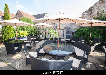 Swan Hotel, Wells, Somerset, England, Großbritannien Das Schwan-Hotel im Zentrum von Brunnen ist ein beliebter Ort für Hochzeiten mit Wells Cathedral Blick Stockfoto