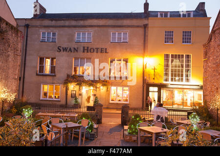 Swan Hotel, Wells, Somerset, England, Großbritannien Das Schwan-Hotel im Zentrum von Brunnen ist ein beliebter Ort für Hochzeiten mit Wells Cathedral Blick Stockfoto