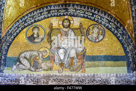 5781. Mosaik Darstellung Jesu Christi und Leon IV zu seinen Füßen. Hagia Sophia, Istanbul Stockfoto