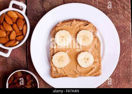 Peanut butter cream Sandwich mit Bananen Stockfoto