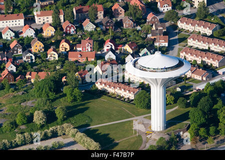 Wasserturm und Wohnviertel, Örebro, Närke, Schweden. Stockfoto