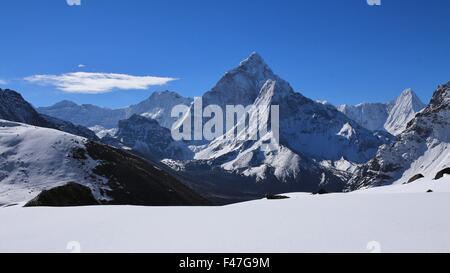 Ama Dablam, Blick vom Dzonghla Stockfoto