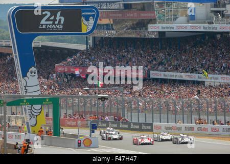 Beginn der 24-Stunden-Rennen in Le Mans Stockfoto