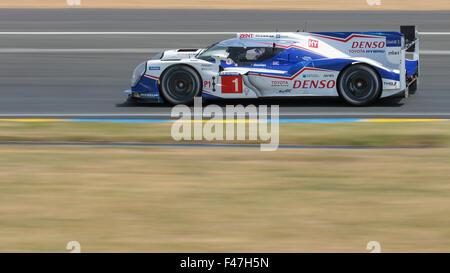 Toyota TS 040 - Hybrid (#1) mit Fahrer Anthony Davidson (GBR), Sébastien Buemi (SUI), Kazuki Nakajima (JPN) Stockfoto