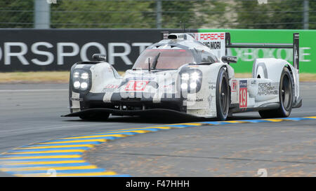 Porsche 919 Hybrid (#19) mit Fahrer Nico Hülkenberg (GER), Earl Bamber (NZL), Nick Tandy (GBR) Stockfoto