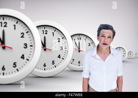 Zusammengesetztes Bild des schweren Geschäftsfrau Stockfoto