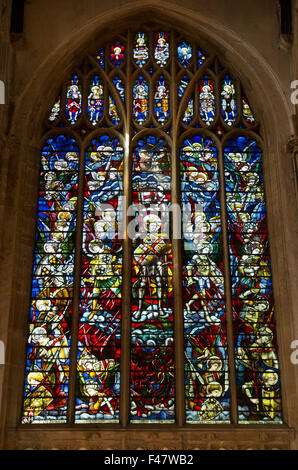 Das St. George / Saint George Buntglasfenster in Christ Church Cathedral, Oxford University. Oxford University Press; VEREINIGTES KÖNIGREICH. Stockfoto