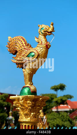 Vogel-Drachen im buddhistischen Tempel fotografiert hautnah Stockfoto